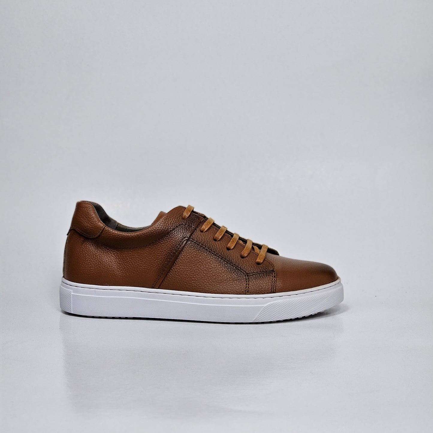 0223 Chaussure Sneaker Homme en cuir tabac