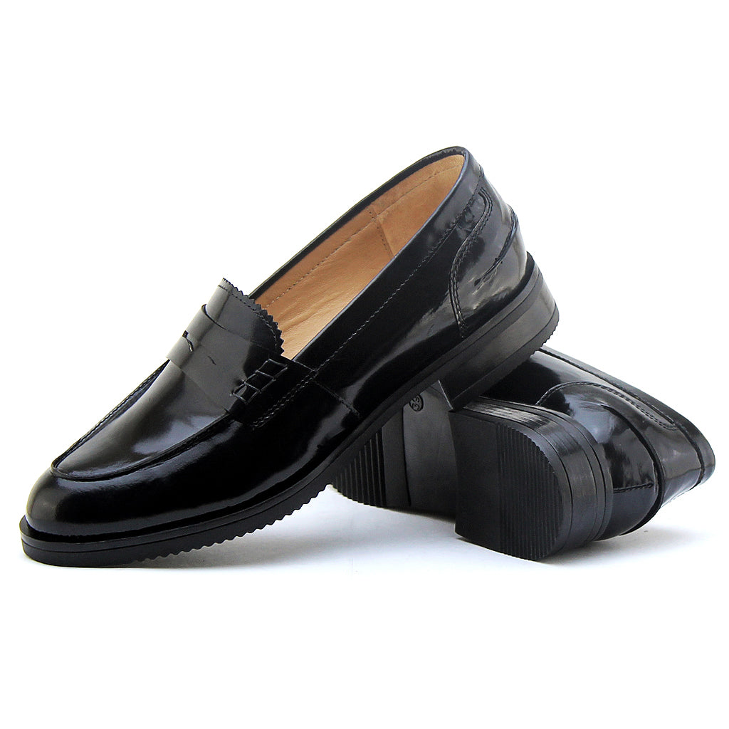 089 chaussure en cuir noir verni femme