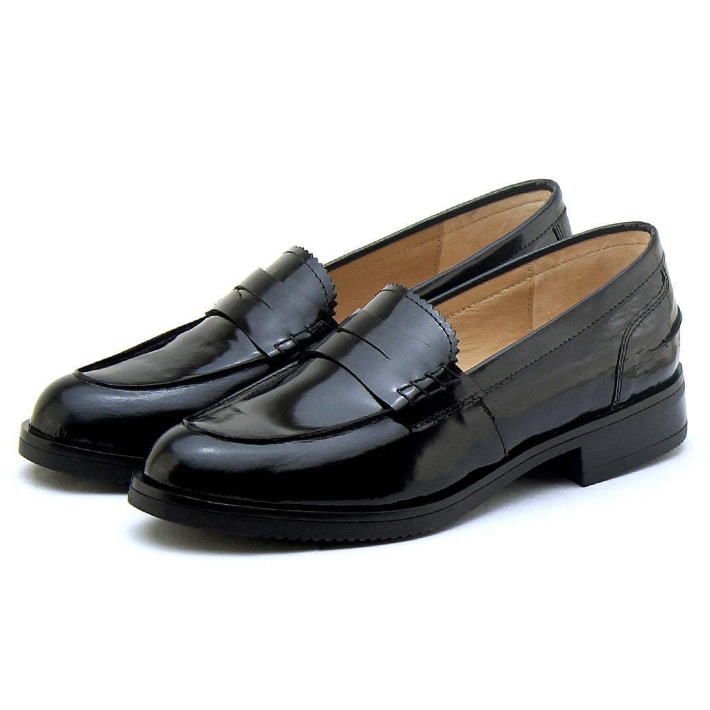 089 chaussure en cuir noir verni femme