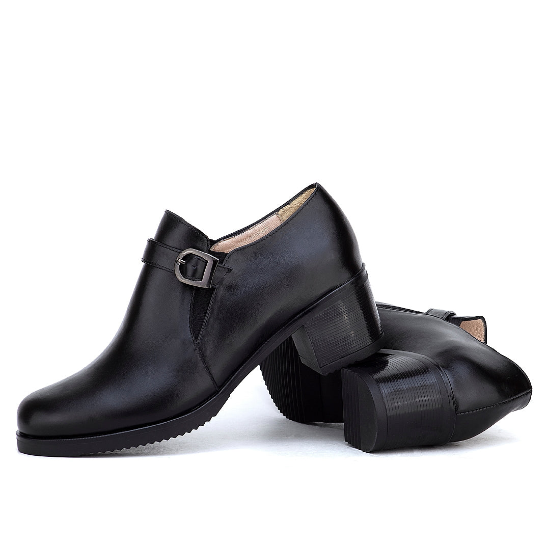 0161 CHAUSSURE EN CUIR FEMME