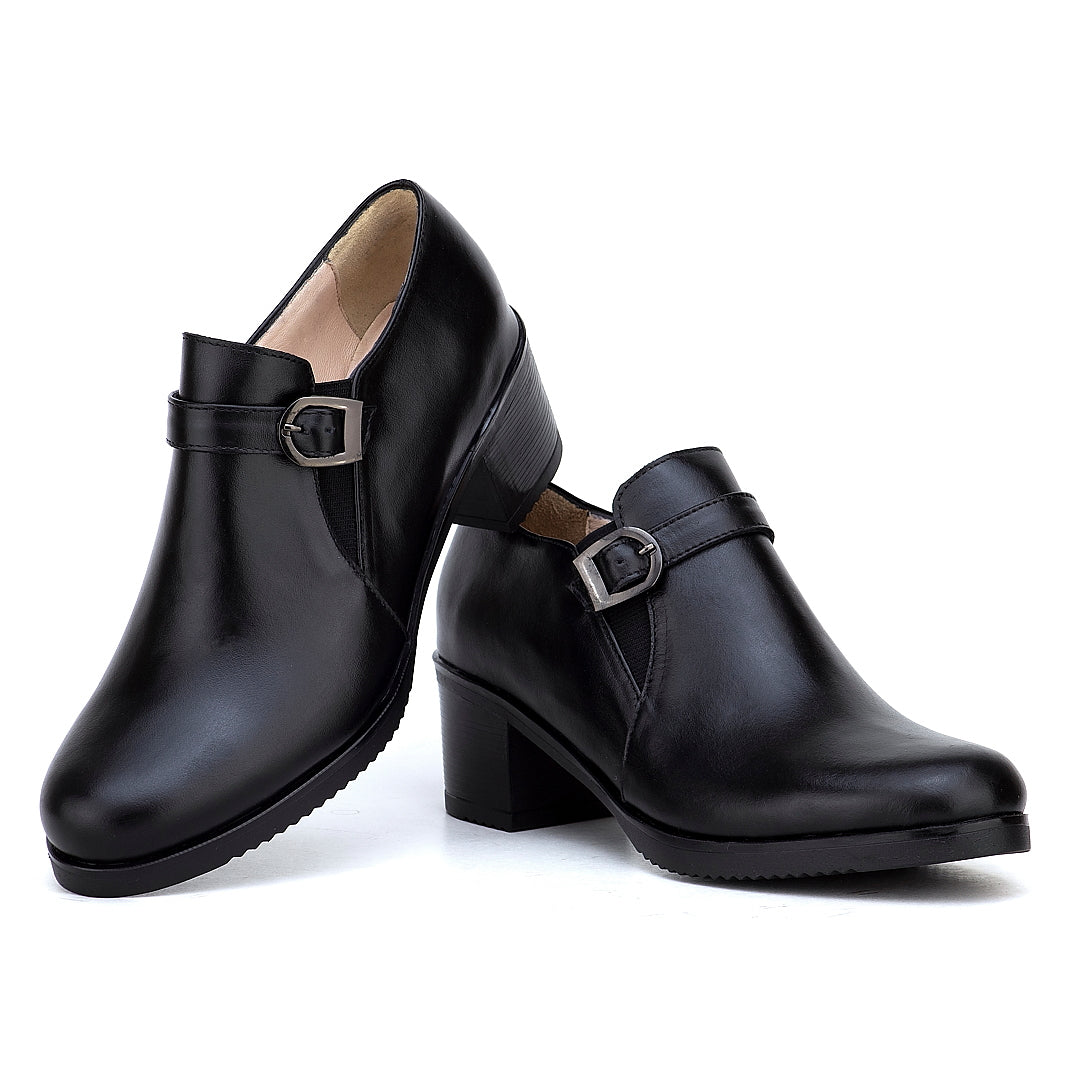 0161 CHAUSSURE EN CUIR FEMME