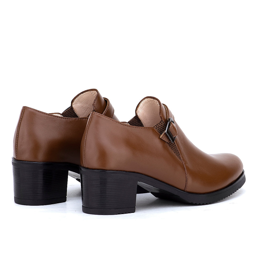 0161 CHAUSSURE EN CUIR FEMME