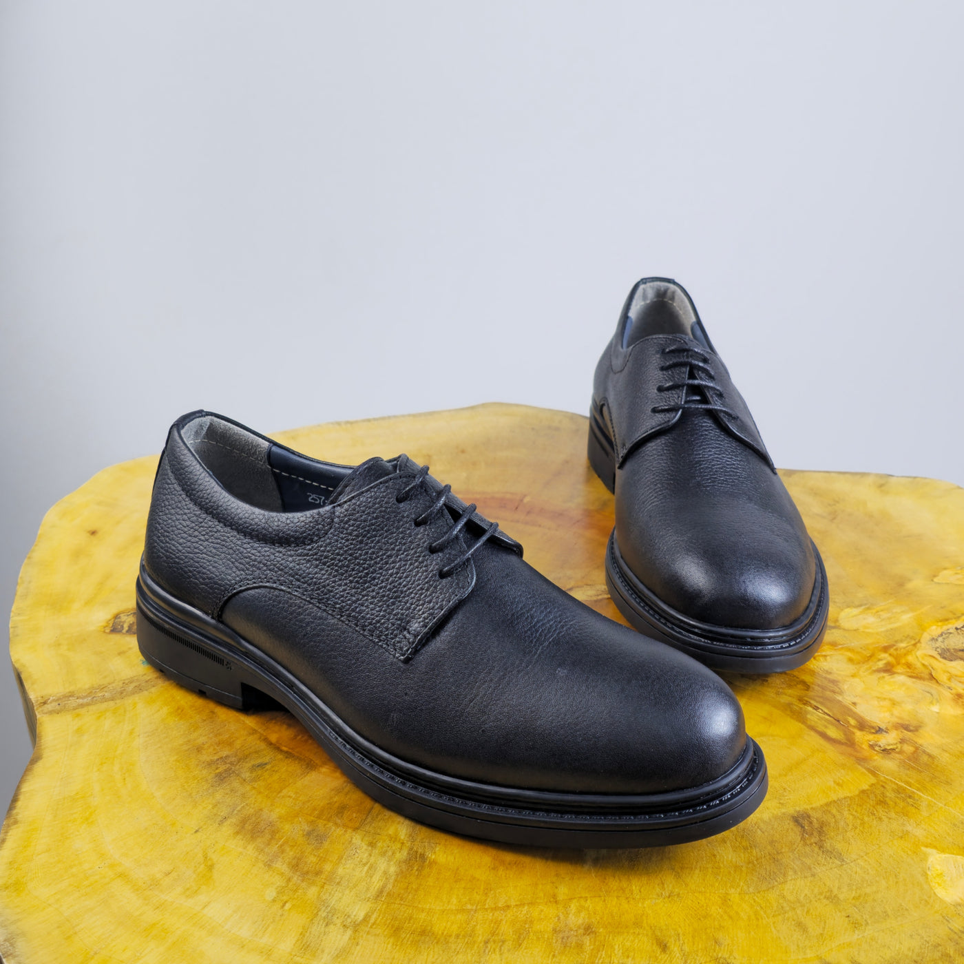 0557 chaussure Richelieu homme en cuir noir/marron
